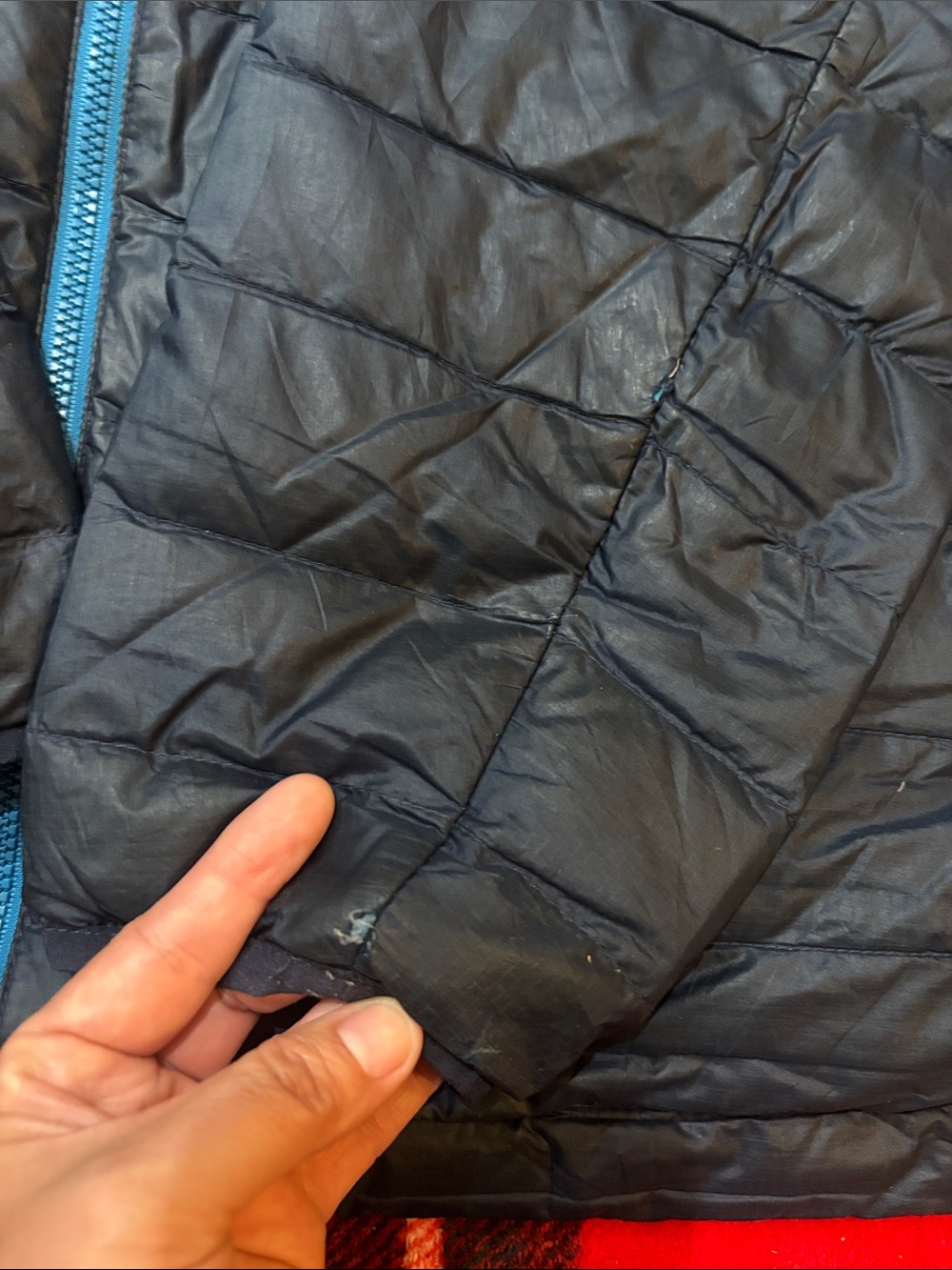 Patagonia Men's Black Quilted Insulated Jacket with Blue Trimsize xxl - Picture 5 of 10